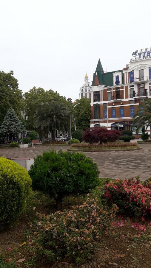 Apartament In The Centre Батуми Экстерьер фото